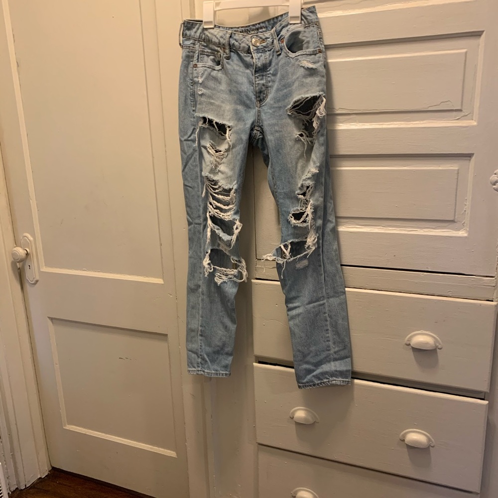 American Eagle Tomgirl ripped jeans